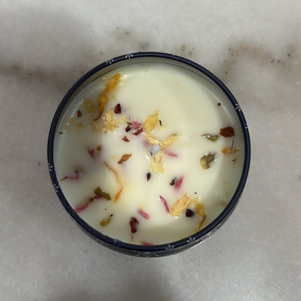 Soy Wax Scented Tin Candle Holiday Gift Box - Picture 4 of 9